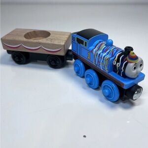 Thomas & Friends Wooden Railway Happy Birthday Thomas w/Cake Cargo Car‎ *no cake